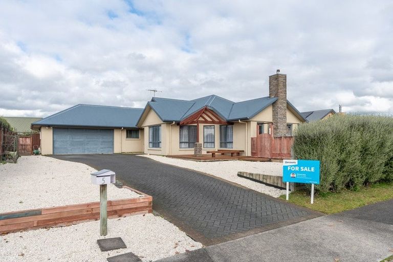 Photo of property in 5 Sovereign Place, Rototuna North, Hamilton, 3210