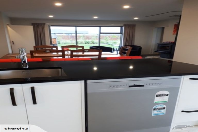 Photo of property in 2 Paradise Way, Amberley, 7410