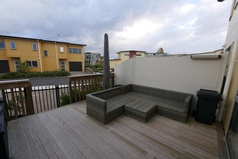 Photo of property in 27/11 Ray Small Drive, Papakura, 2110