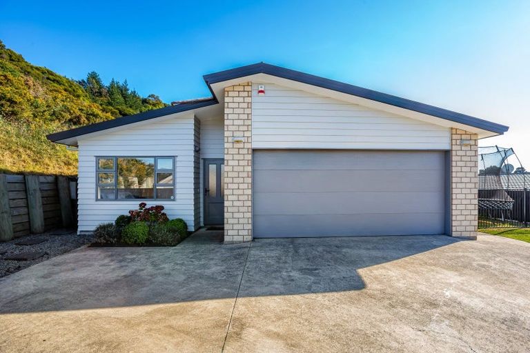 Photo of property in 14 Gennaker Lane, Whitby, Porirua, 5024