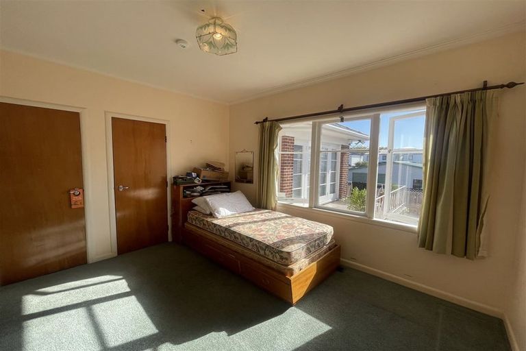 Photo of property in 90 Roberts Road, Te Atatu South, Auckland, 0610