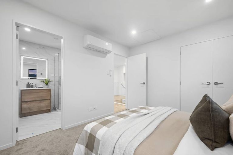 Photo of property in 3c Dawnhaven Drive, Te Atatu Peninsula, Auckland, 0610