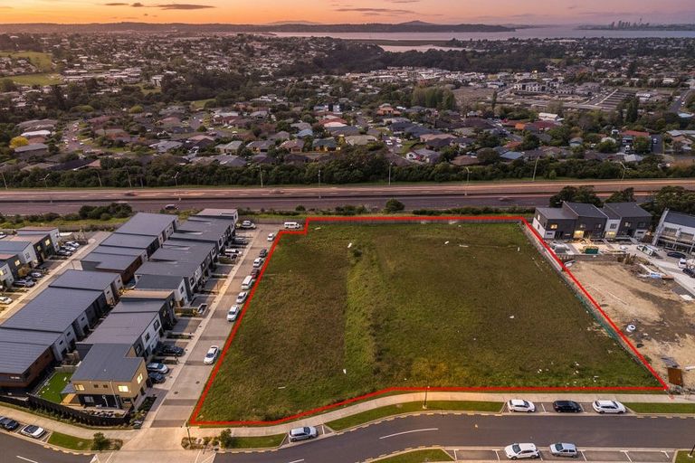 Photo of property in 2 Tieke Lane, Massey, 0614