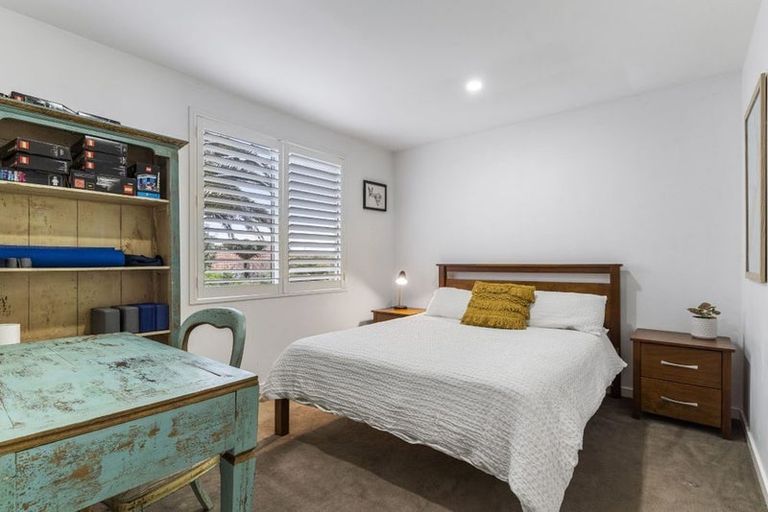 Photo of property in 11a Wernham Place, Northcote, Auckland, 0626