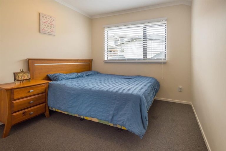 Photo of property in 48 Kirikiri Drive, Papakura, 2110