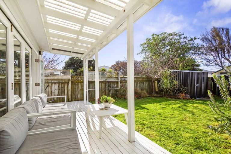 Photo of property in 129 Onepu Road, Lyall Bay, Wellington, 6022