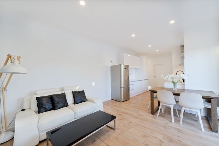 Photo of property in 25 Gilbransen Road, Kumeu, 0810