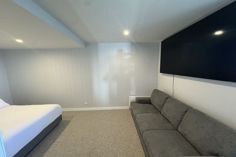 Photo of property in 174 Nevay Road, Karaka Bays, Wellington, 6022