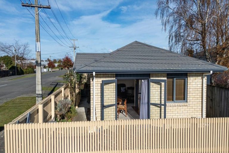 Photo of property in 2 Garrison Street, Carterton, 5713