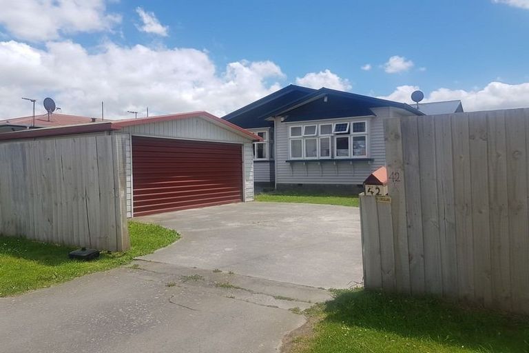 Photo of property in 42 Lyndon Street, Riccarton, Christchurch, 8041