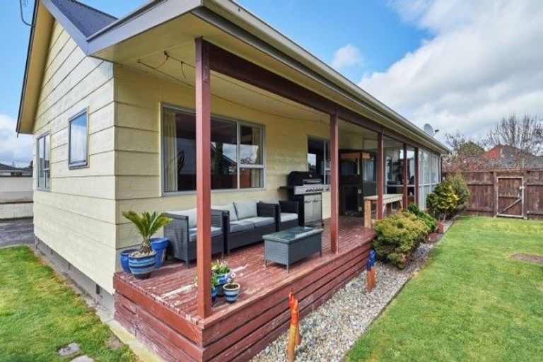 Photo of property in 10 Grange Place, Milson, Palmerston North, 4414