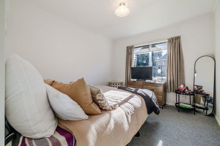 Photo of property in 105 Hillcrest Drive, Kelvin Grove, Palmerston North, 4414