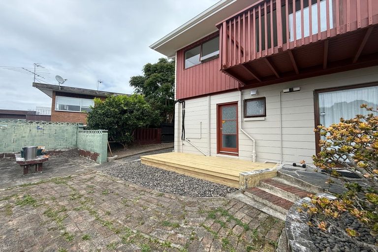 Photo of property in 1/22 Tui Glen Road, Birkenhead, Auckland, 0626