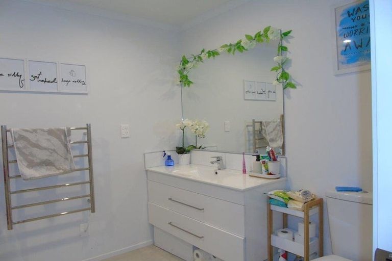 Photo of property in 19/9u Surrey Street, Tawa, Wellington, 5028