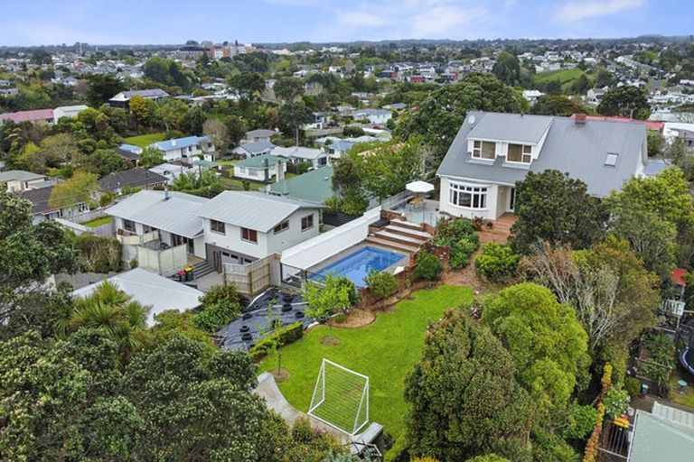 Photo of property in 533 Devon Street West, Blagdon, New Plymouth, 4310