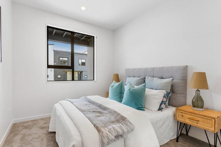 Photo of property in 37 Puihi Crescent, Massey, 0614