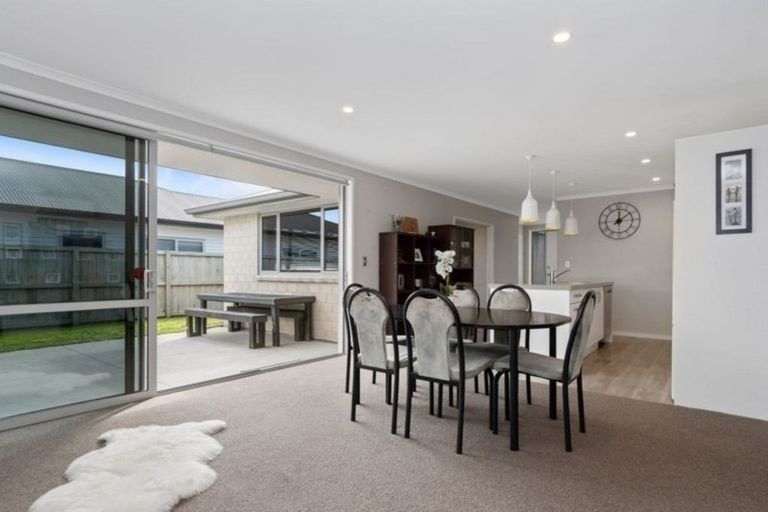 Photo of property in 18 Raiha Street, Papamoa Beach, Papamoa, 3118