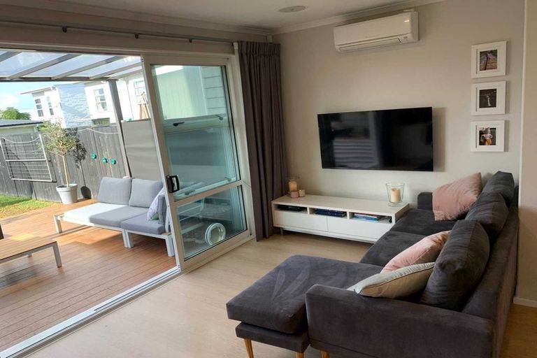 Photo of property in 10 Touhou Road, Hobsonville, Auckland, 0616