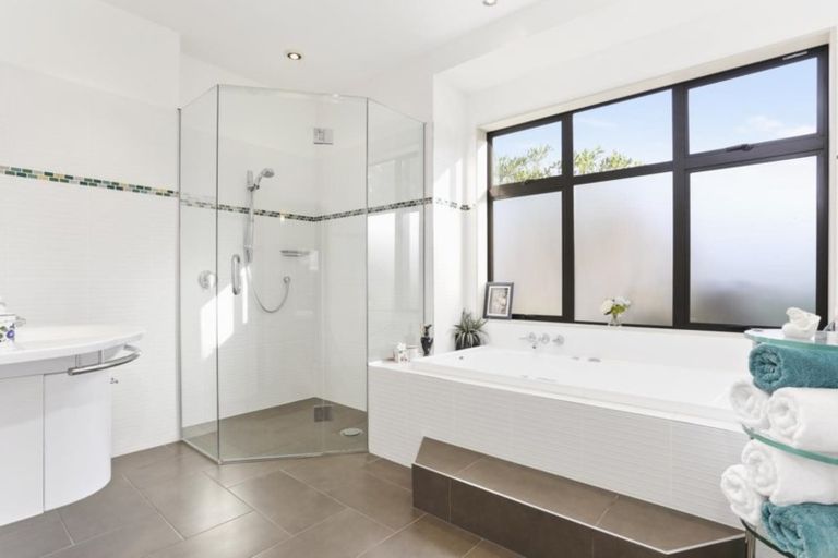 Photo of property in 1304 Old North Road, Helensville, 0875