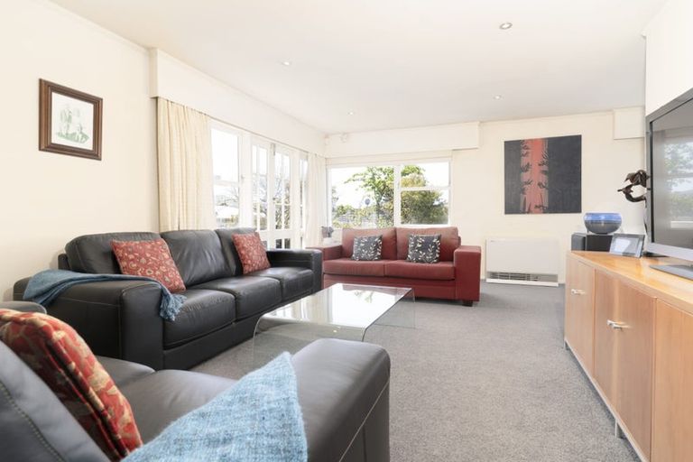 Photo of property in 48 Churton Drive, Churton Park, Wellington, 6037