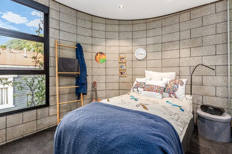 Photo of property in 377a Karaka Bay Road, Karaka Bays, Wellington, 6022