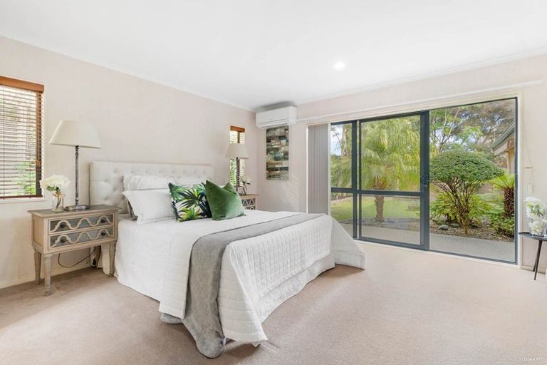 Photo of property in 35 Newbliss Crescent, East Tamaki Heights, Auckland, 2016