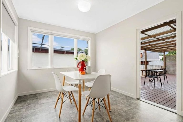 Photo of property in 1/8 Ranui Avenue, Ranui, Auckland, 0612