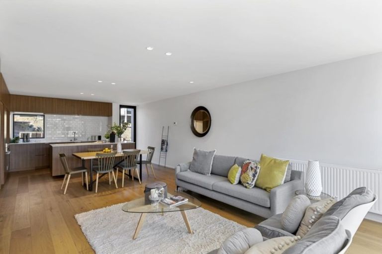 Photo of property in 75 Melbourne Road, Island Bay, Wellington, 6023