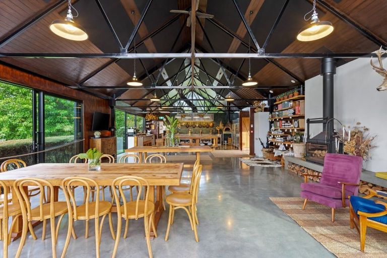 Photo of property in 376 Taiapa Road, Muriwai, Waimauku, 0881