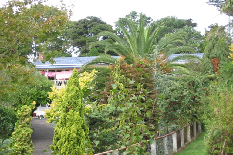 Photo of property in 19 Deane Avenue, Titirangi, Auckland, 0604