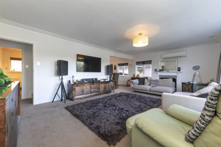 Photo of property in 27 Routley Drive, Glen Eden, Auckland, 0602