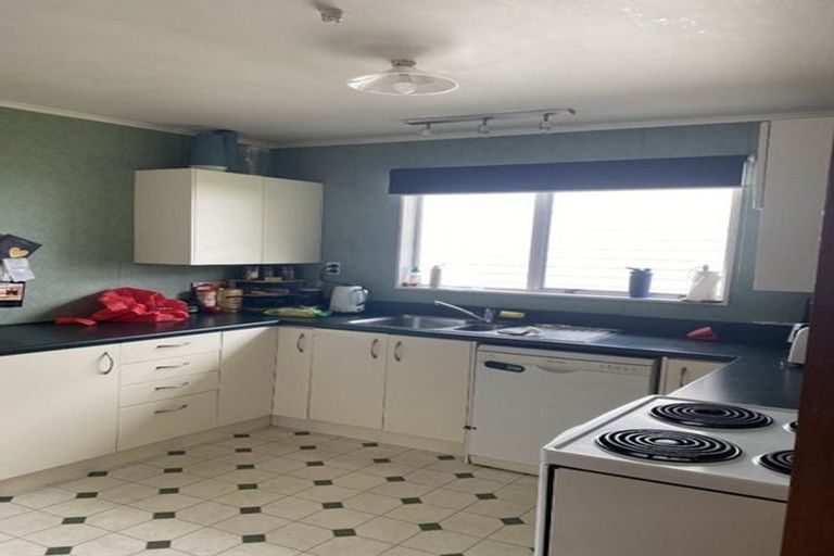 Photo of property in 110 Taylor Terrace, Tawa, Wellington, 5028