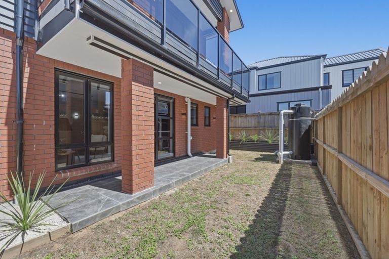 Photo of property in 716a Massey Road, Mangere, Auckland, 2022