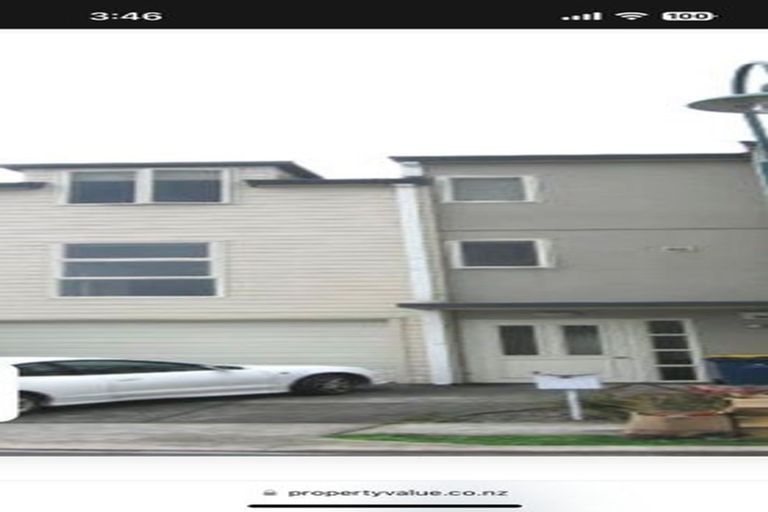 Photo of property in 2 Verdale Circle, Glen Eden, Auckland, 0602