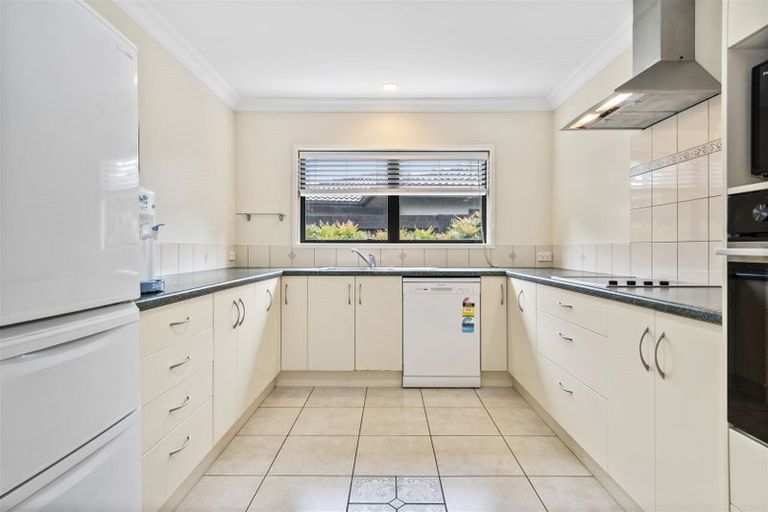 Photo of property in 18 Sarah Place, Papamoa Beach, Papamoa, 3118