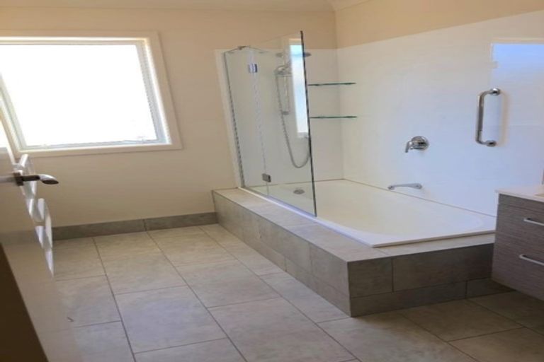 Photo of property in 5 Matai Street, Waikanae, 5036