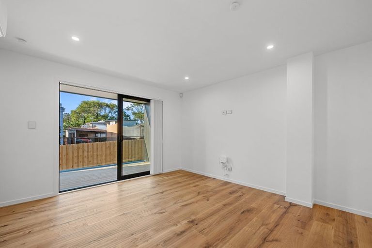 Photo of property in 5 Glendhu Road, Bayview, Auckland, 0629
