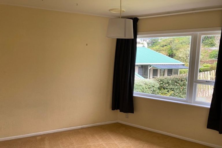 Photo of property in 52 Salford Street, Newlands, Wellington, 6037