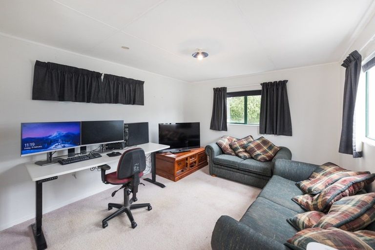 Photo of property in 19 Featherston Street, Takaro, Palmerston North, 4412