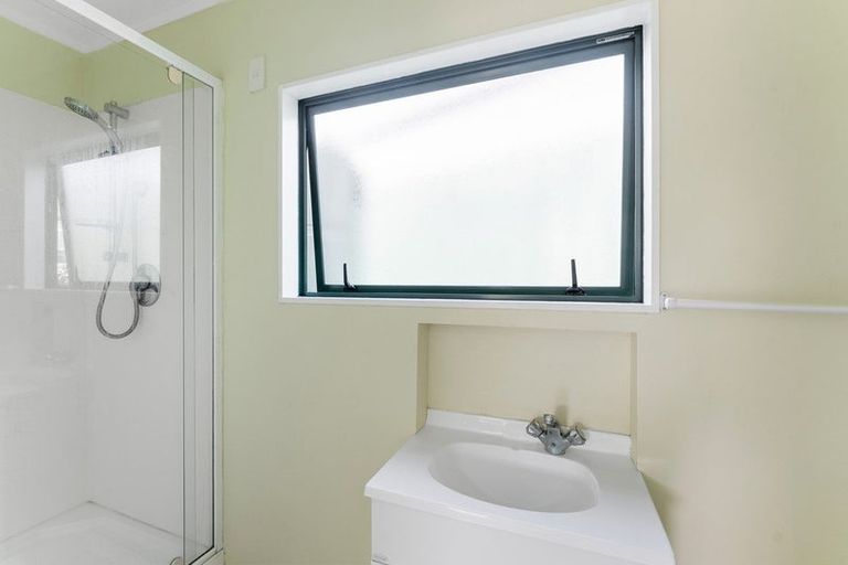 Photo of property in 28 Drake Street, Waikawa Beach, Levin, 5573