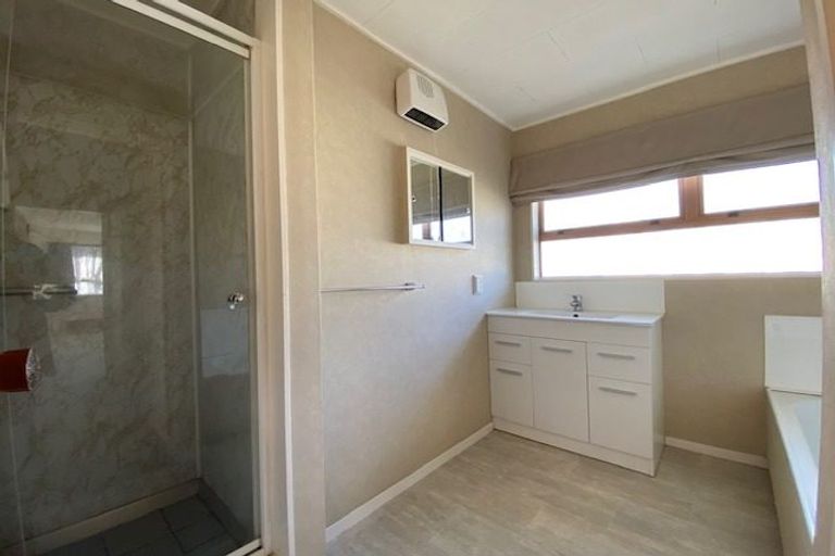 Photo of property in 1/3 Church Road, Taradale, Napier, 4112