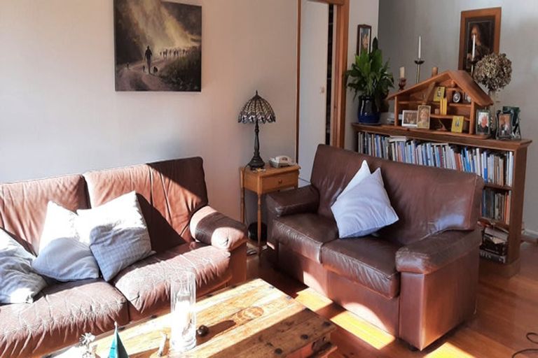 Photo of property in 95 Cornwallis Road, Cornwallis, Auckland, 0604