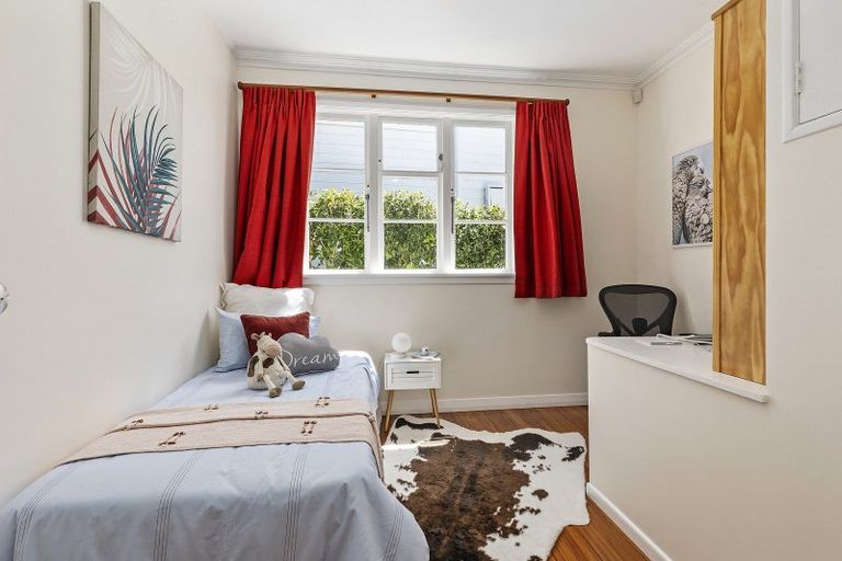 Photo of property in 66 Seatoun Heights Road, Seatoun, Wellington, 6022