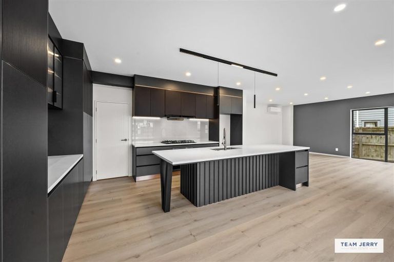 Photo of property in 339a Bucklands Beach Road, Bucklands Beach, Auckland, 2012