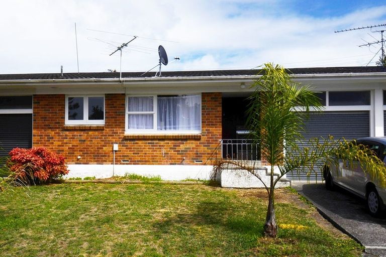 Photo of property in 2/162 Onewa Road, Northcote, Auckland, 0627