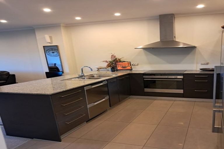 Photo of property in The Strand, 3/16 Ronald Street, Strandon, New Plymouth, 4312