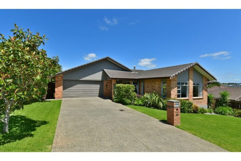 Photo of property in 10 Seamount Drive, Red Beach, 0932