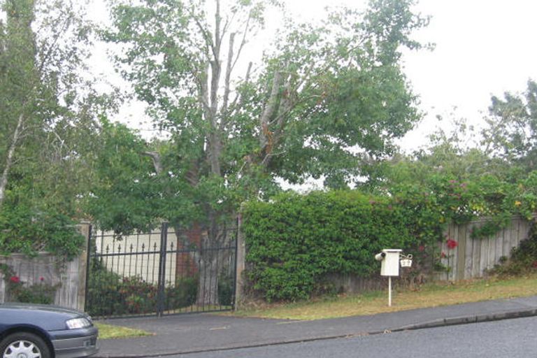 Photo of property in 27 Cheval Drive, Totara Vale, Auckland, 0629