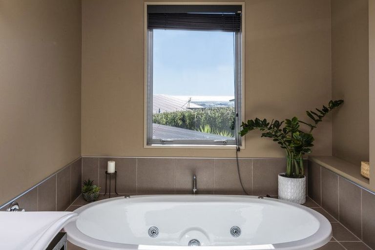 Photo of property in 11 Stonewall Place, Huntsbury, Christchurch, 8022