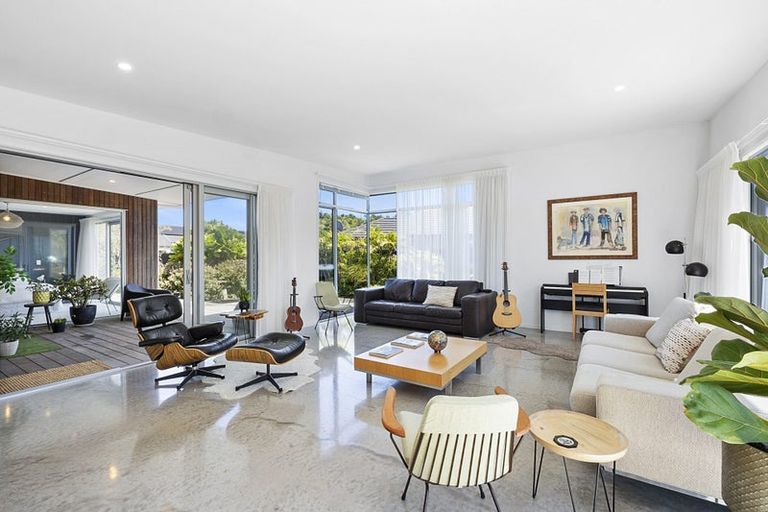 Photo of property in 75 Links Drive, Waiwhakaiho, New Plymouth, 4312